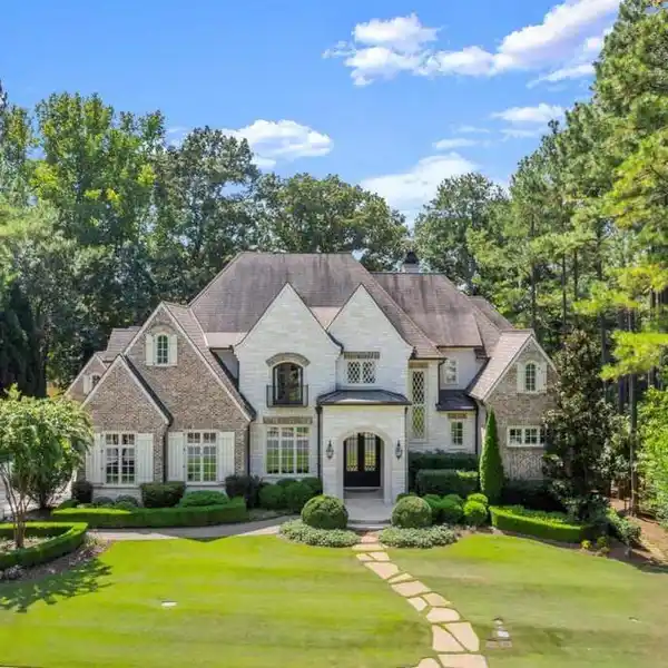 AN UNPARALLELED EXPERIENCE IN THE RIVER CLUB