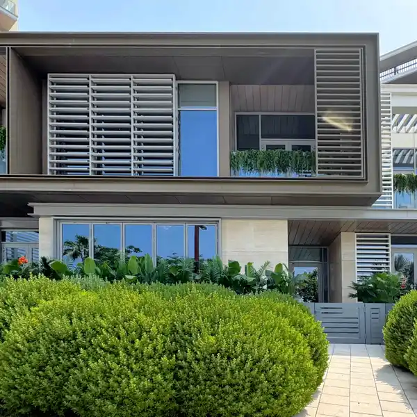 LUXURIOUS TOWNHOUSE IN BLUEWATERS RESIDENCE DUBAI