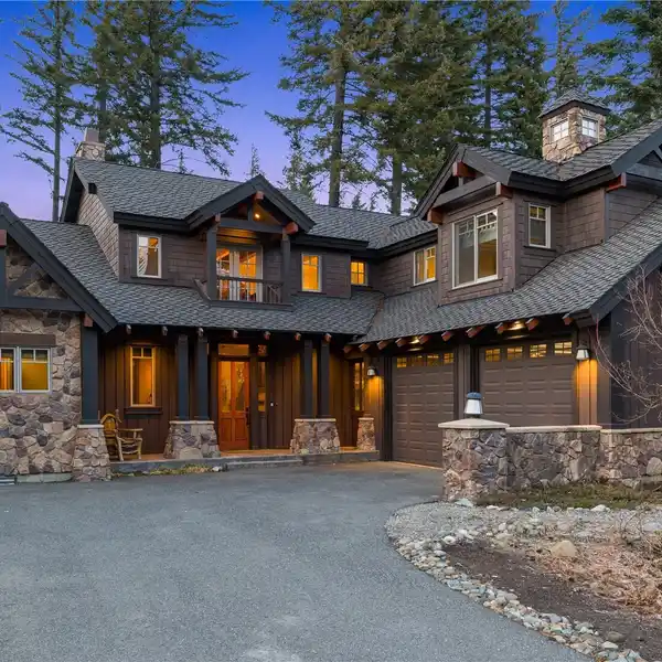 RUSTIC LODGE ELEGANCE WITH GOLFSIDE VIEWS