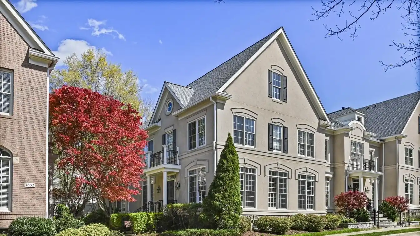 Light-filled Townhome with Soaring Ceilings