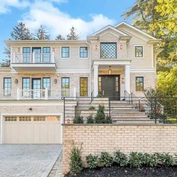 NEW CONSTRUCTION RESIDENCE IN A PRIME LOCATION