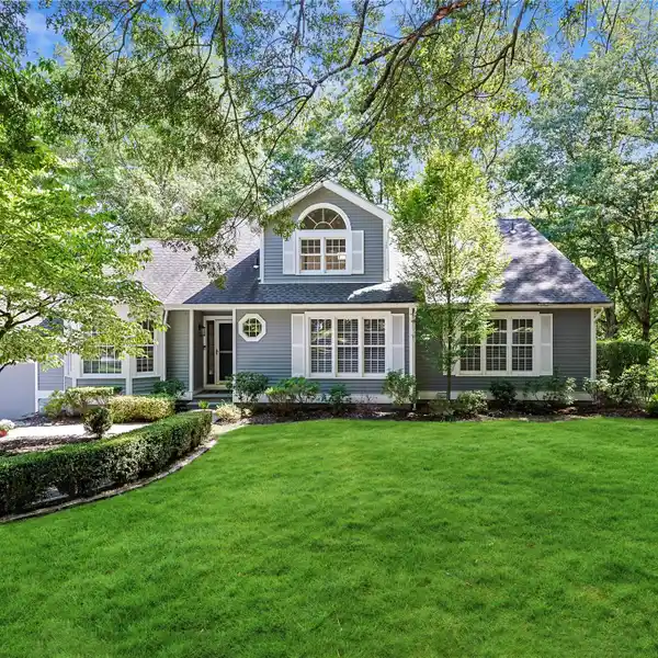 TURNKEY TOWNHOME IN RIVERWOODS