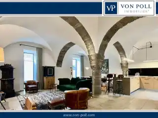 Design Highlights on Three Levels with Exquisite Furnishings