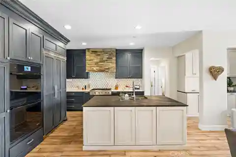 Elegant Coastal Living Near Beaches and Trails
