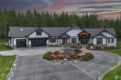 Contemporary Elegance on Nearly Five Acres
