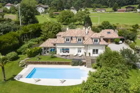 Stunning Residence in a Green Haven