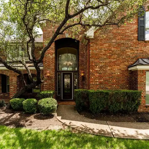 SPACIOUS HOME IN REGENTS HILLS