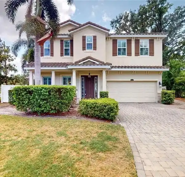 SOUTH TAMPA CHARMER
