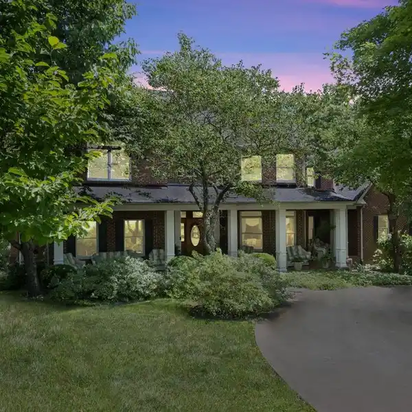 EXQUISITE EXECUTIVE ESTATE