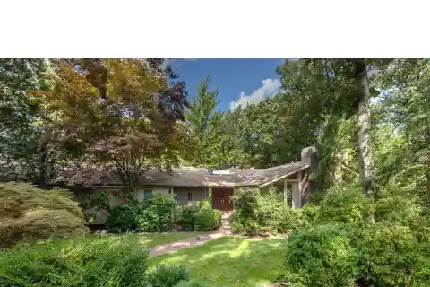 Elegant Four Bedroom Ranch on a Private Cul-de-sac in Watchung