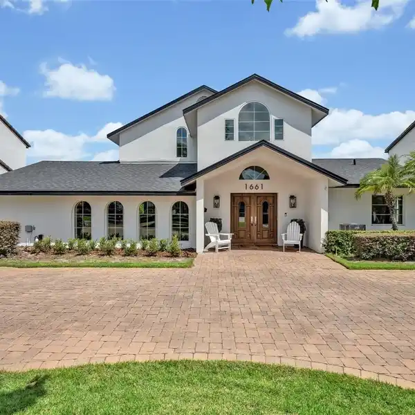 FABULOUS TOP-TO-BOTTOM RENOVATION