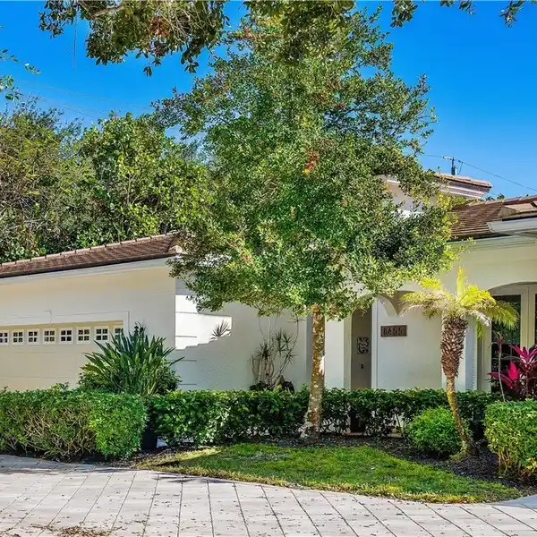 IMMACULATELY KEPT HOME IN BAYTREE