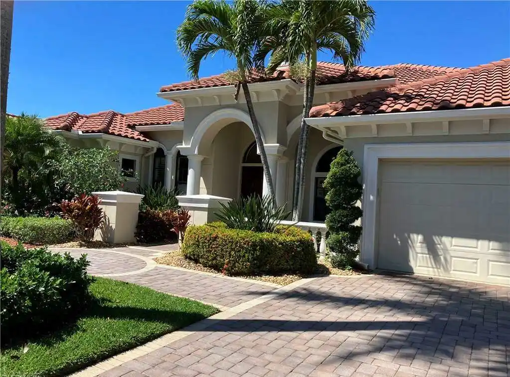 Outstanding Home in the Bella-lago Section of Briarwood