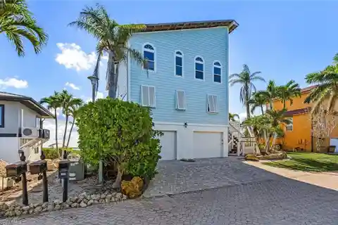 Direct Bayfront Paradise with Dock and Boat Lift