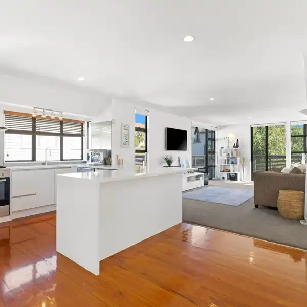 IMMACULATE COASTAL RETREAT WITH DOUBLE GARAGE