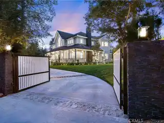 Industrial Farmhouse Blending Luxury and Functionality