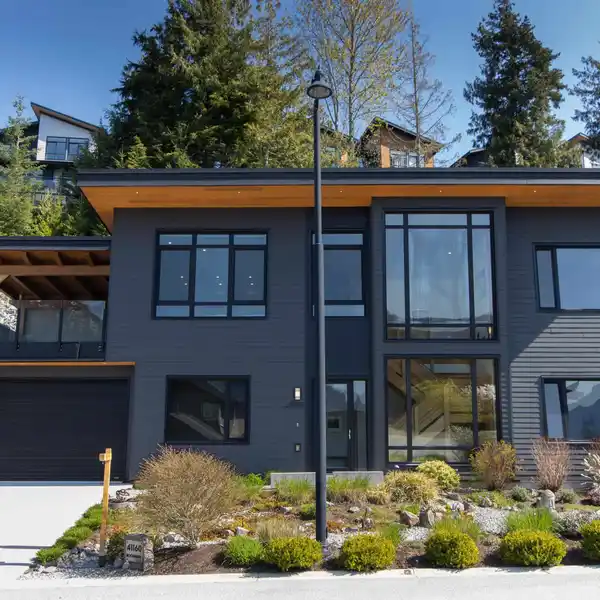 STUNNING POST AND BEAM HOME WITH MODERN ECO-FRIENDLY DESIGN