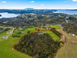 Dual Dwellings on Peaceful Private Acreage