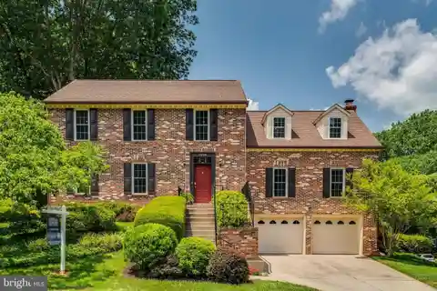 Beautifully Maintained Burke Centre Residence