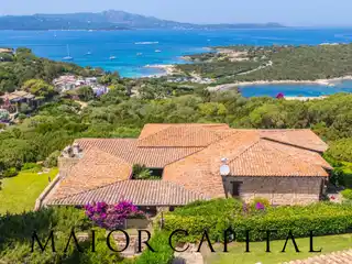 Prestigious Villa Immersed in Nature