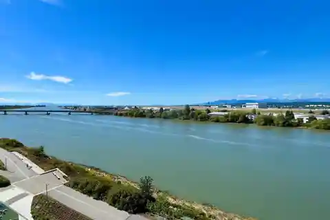 Rare Luxury in River Green