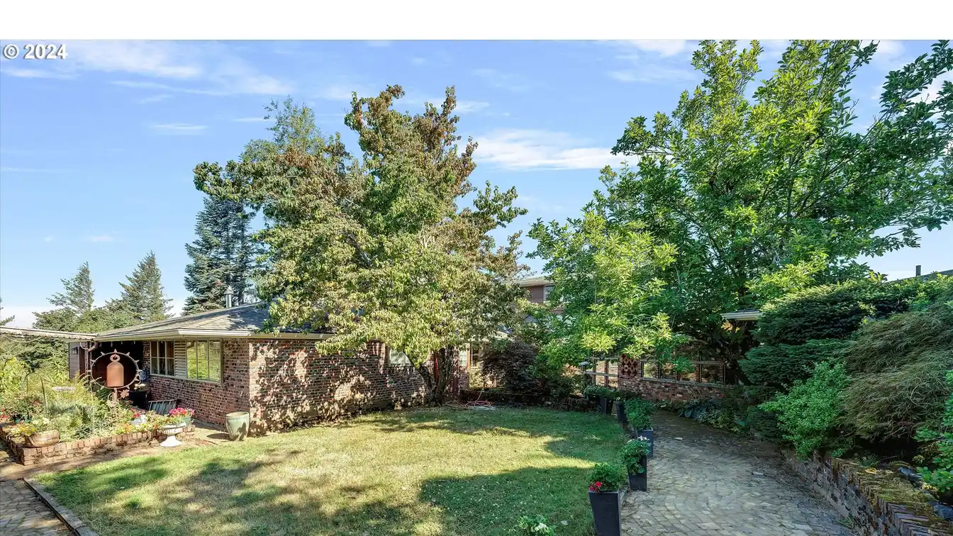 Brickhaven - Charming Home in the Scenic Columbia River Gorge