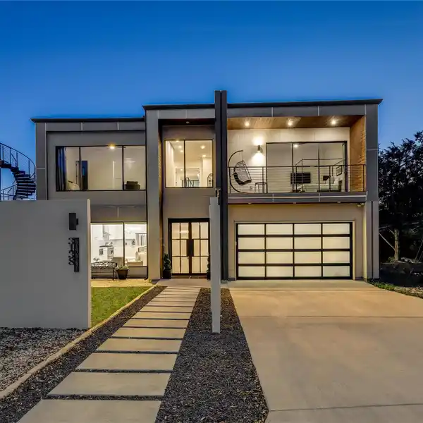 EXQUISITE MODERN HOME WITH TOP-TIER RENTAL POTENTIAL IN APACHE SHORES