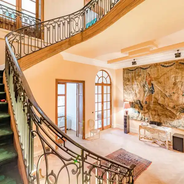 SUPERB TURN-OF-THE-CENTURY MANSION