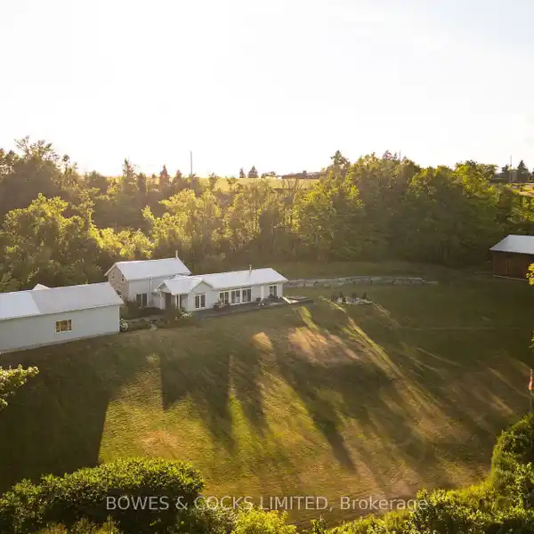 DESIGNER HOME SURROUNDED BY NATURE’S BEAUTY
