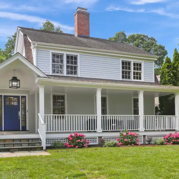 CHARMING SHORE COLONIAL