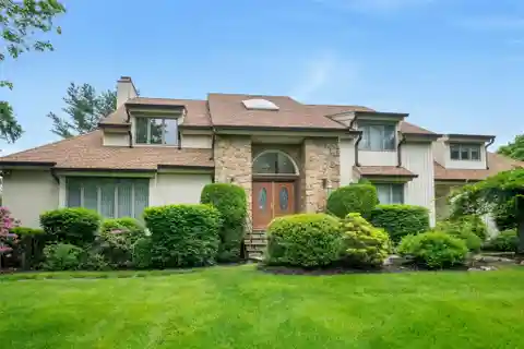Meticulously Maintained Colonial in the Estates