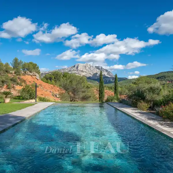 MAGNIFICENT ESTATE WITH PANORAMIC SAINTE VICTOIRE VIEWS