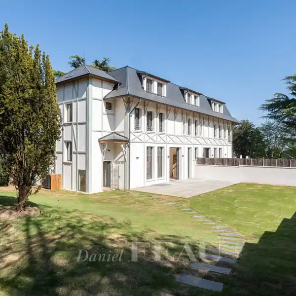 IMMACULATE UPDATED CHATEAU