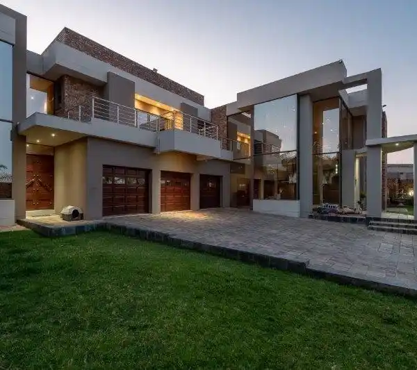 ENTERTAINER'S MASTERPIECE IN PRIME LOCATION