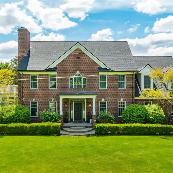 CUSTOM LUXURY ESTATE ON 2.8 ACRES
