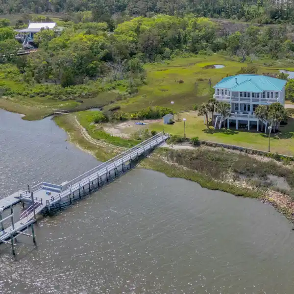 BOATER'S PARADISE ON NEARLY FIVE ACRES