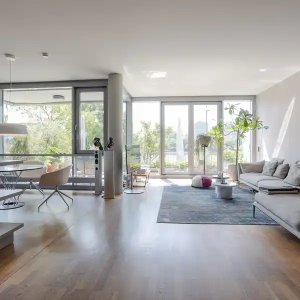 LIVING AT THE HIGHEST LEVEL ON THE PIER