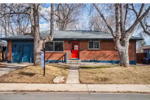 Nicely Updated Classic Mid-century Ranch