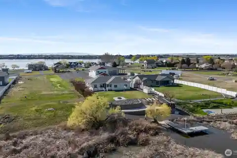 Versatile Waterfront Retreat