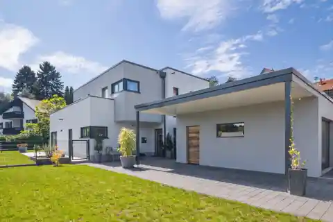 Architecture Meets View - Stylish New Building with Unobstructed Views