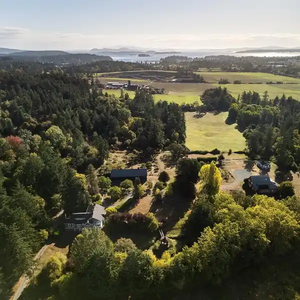PRIVATE AND EXCLUSIVE 38-ACRE ESTATE