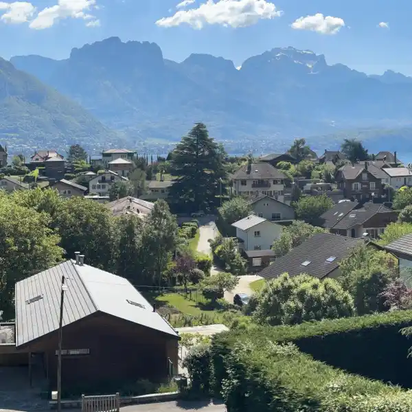 ELEGANT VILLA NESTLED IN NATURAL SERENITY