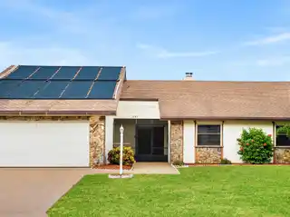 Waterfront Boater’s Paradise with Private Dock