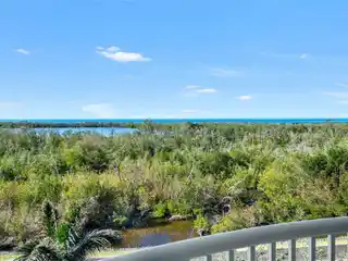 Three Bedroom End Residence in the Newly Updated St. Laurent