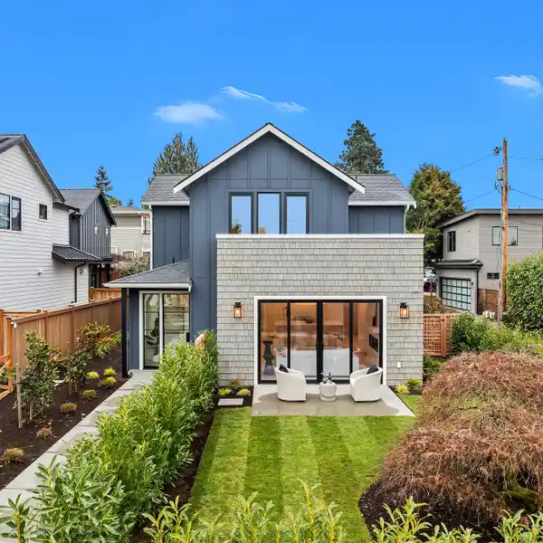 BRAND NEW BEAUTY IN WEST OF MARKET