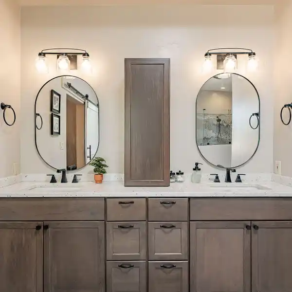 BEAUTIFUL SANTA FE-STYLE RETREAT