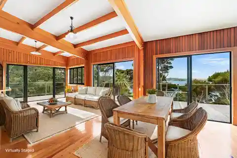 Private Estate with Triple-Dwelling Versatility