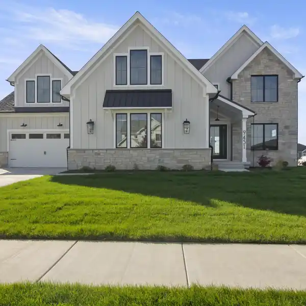 SPACIOUS AND LUXURIOUS FIVE BEDROOM HOME WITH A FLEXIBLE PLAN