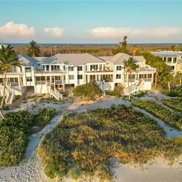 THE ULTIMATE COASTAL LIFESTYLE