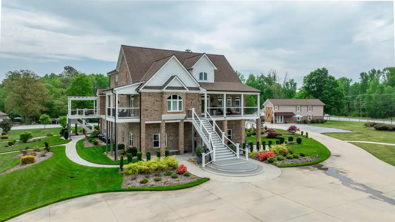 Luxurious and Expansive Estate in Archdale